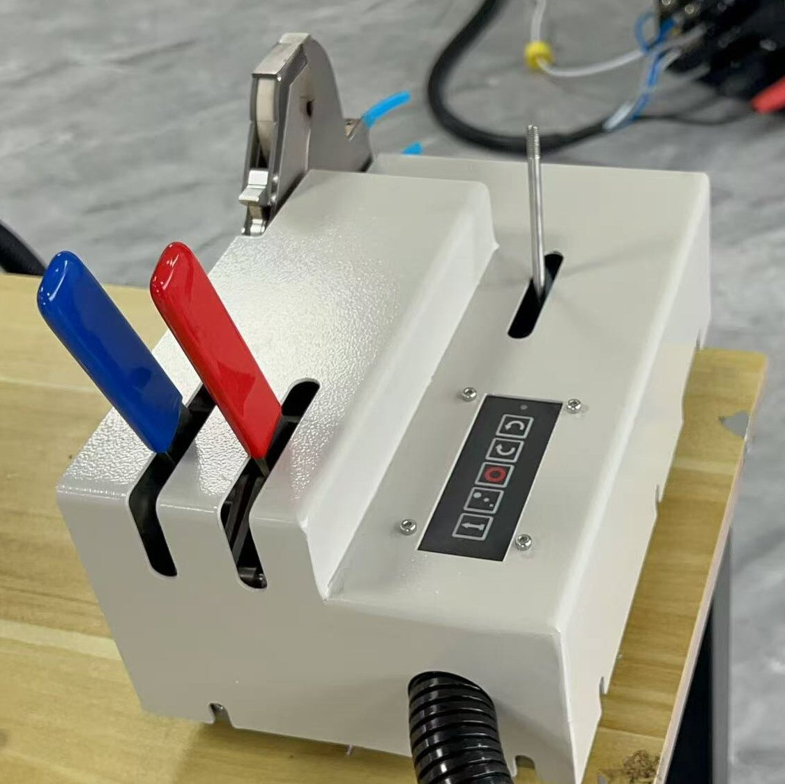 FYID integrated benchtop micro-orbital welding system for high-precision laboratory and dleanroom pipe joining.